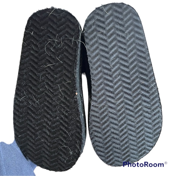 EUC Toddler Girls Cozy button slipper boots - Picture 4 of 6